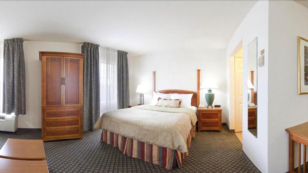 Staybridge Airport Lehigh Valley By Ihg Hotel 3*