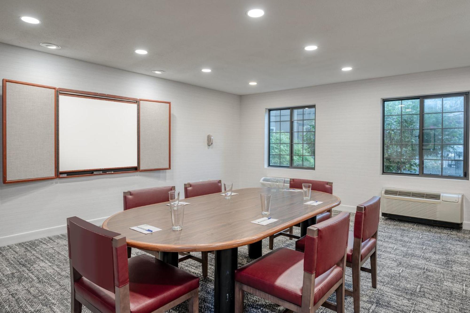 Staybridge Airport Lehigh Valley By Ihg
