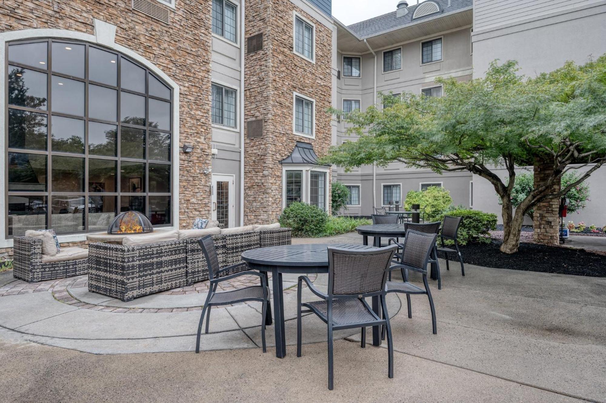 Hotel Staybridge Airport Lehigh Valley By Ihg