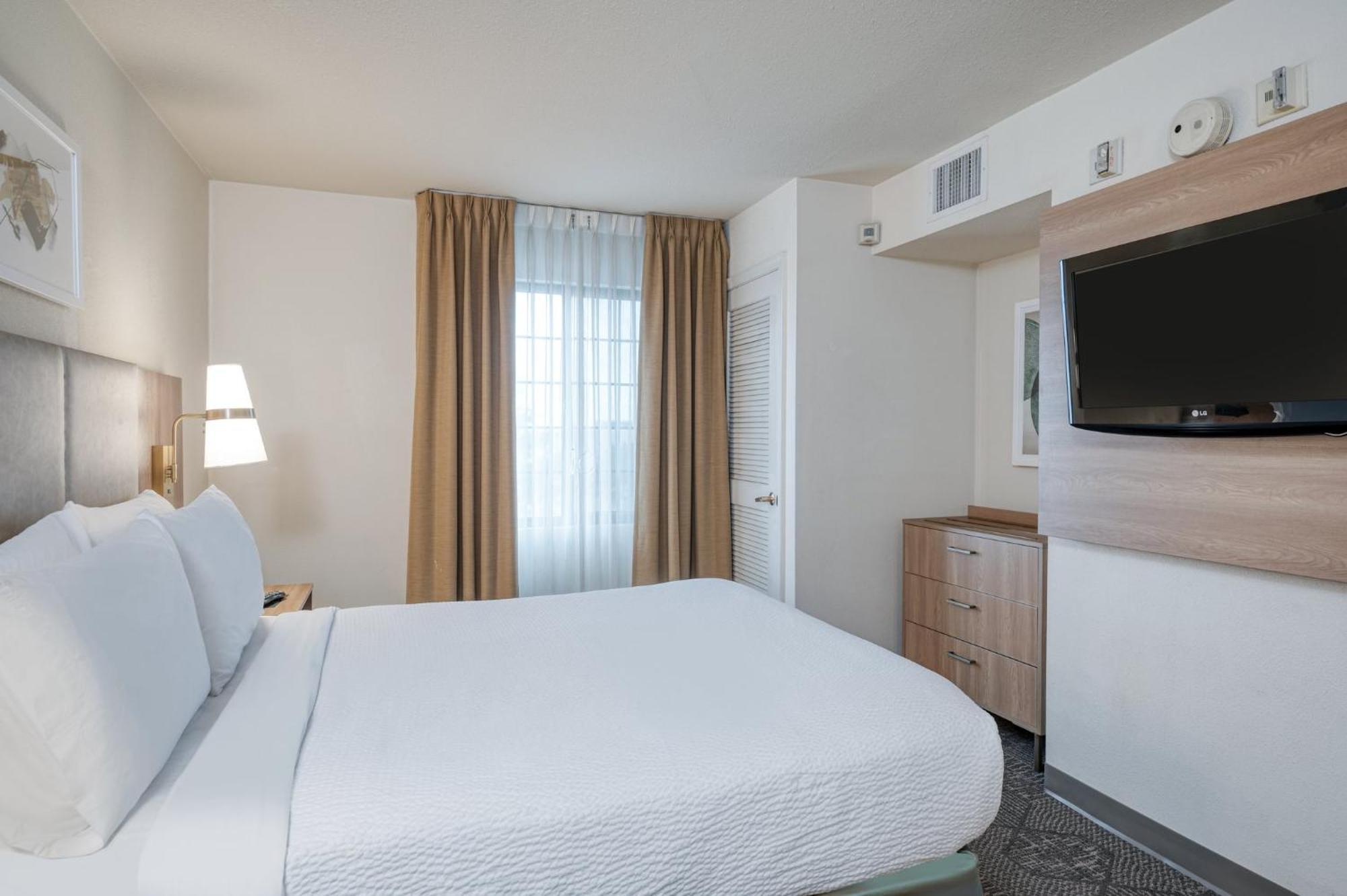 Staybridge Airport Lehigh Valley By Ihg Hotel Allentown