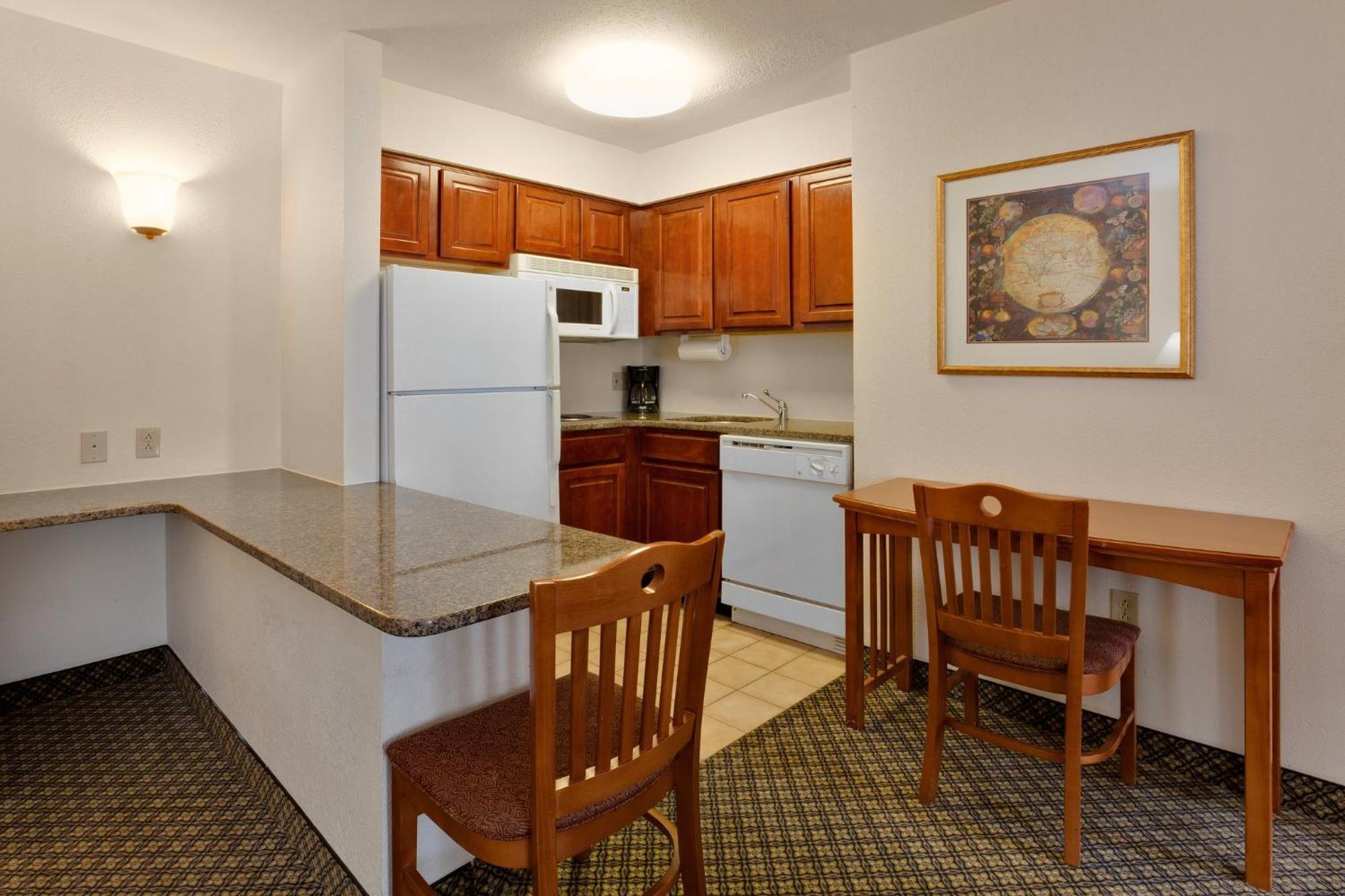 Staybridge Airport Lehigh Valley By Ihg Hotel