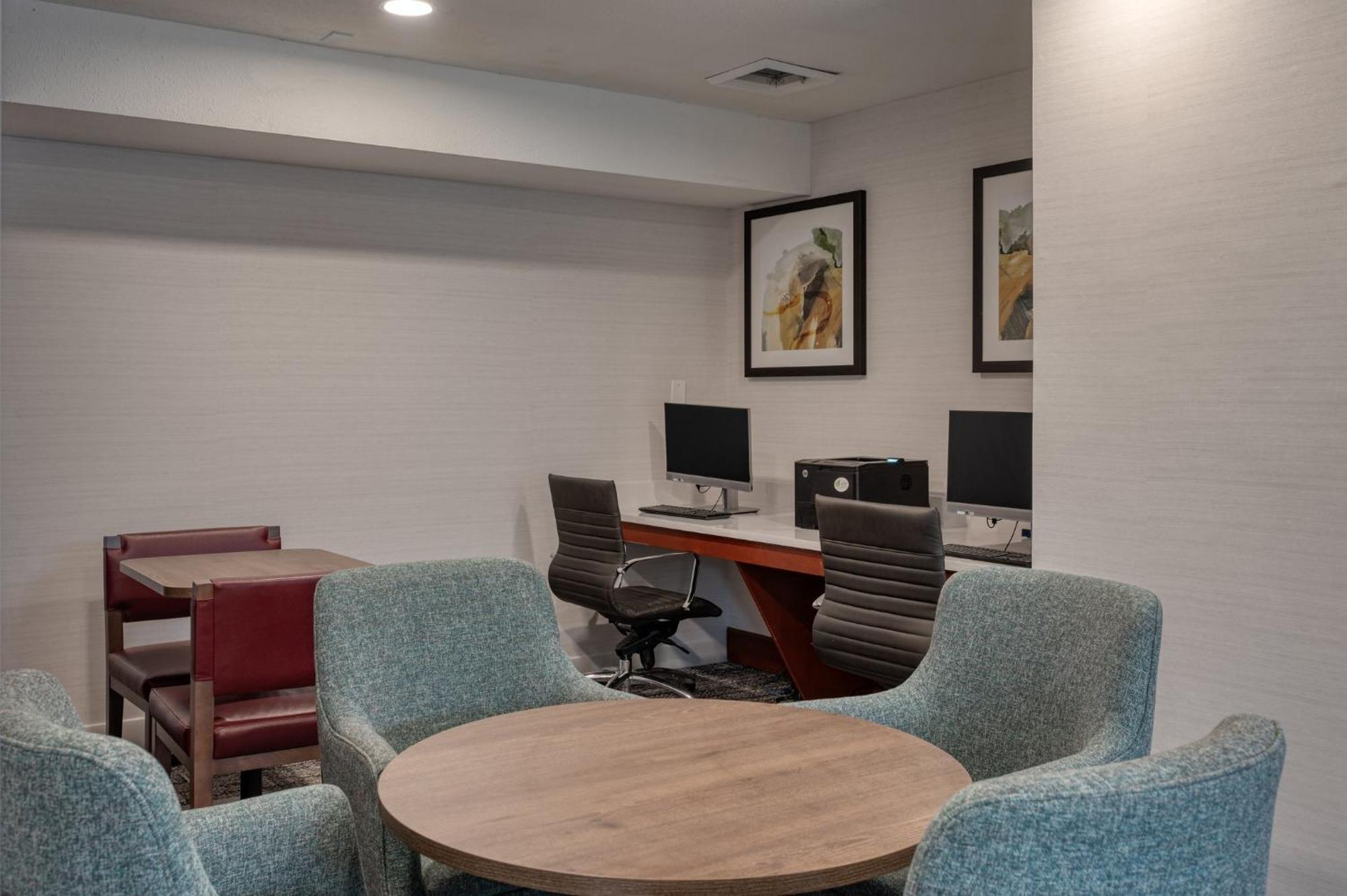 Hotel Staybridge Airport Lehigh Valley By Ihg Allentown