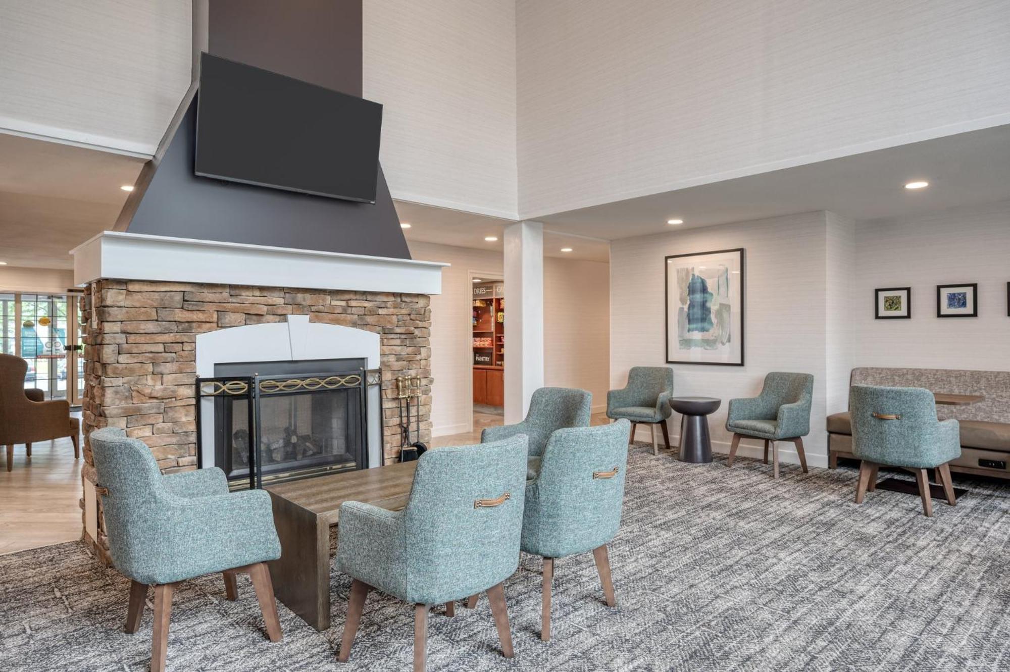 Hotel Staybridge Airport Lehigh Valley By Ihg 3*