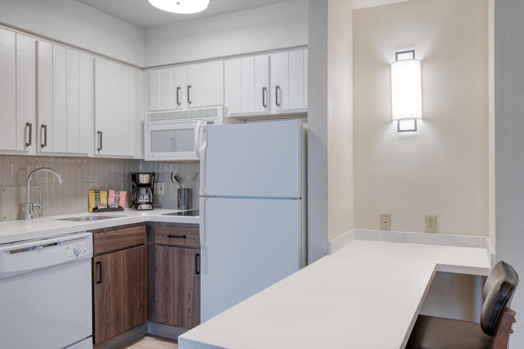 Staybridge Airport Lehigh Valley By Ihg Hotel 3*