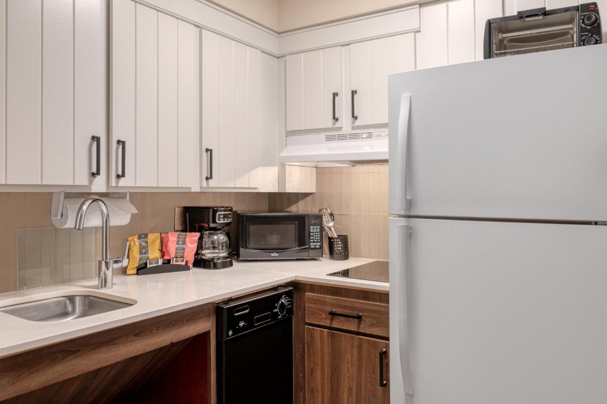 Hotel Staybridge Airport Lehigh Valley By Ihg 3*
