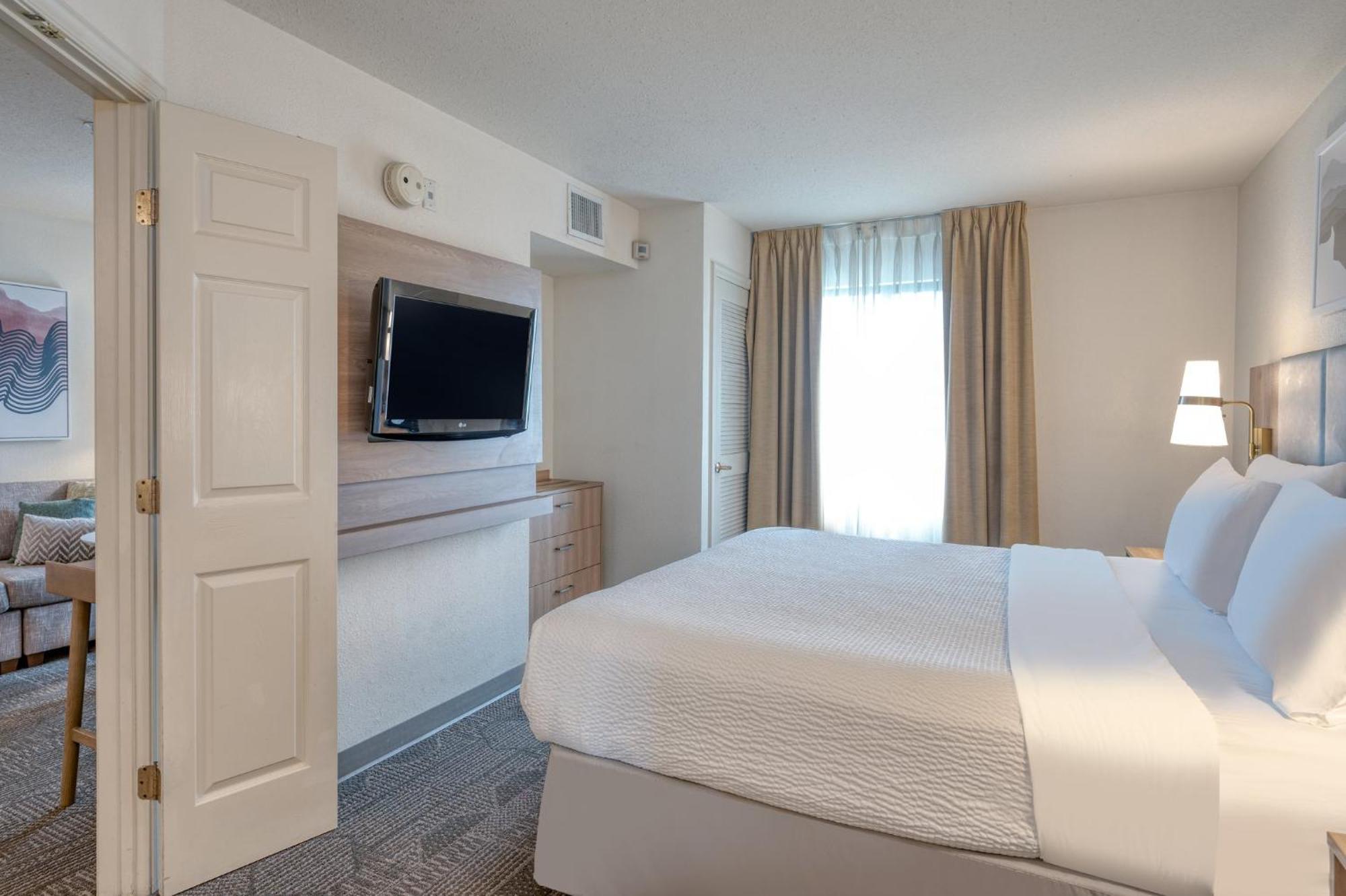 Staybridge Airport Lehigh Valley By Ihg Hotel Allentown