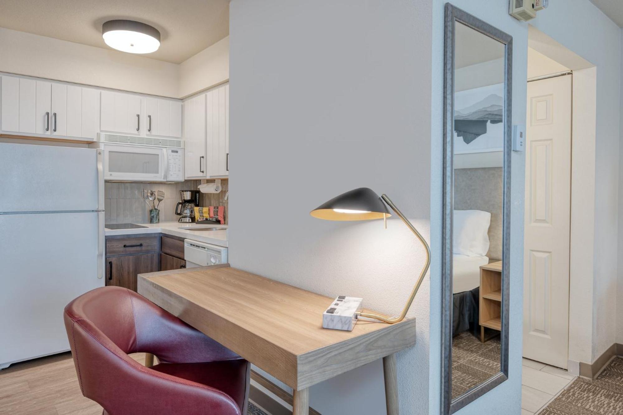 Staybridge Airport Lehigh Valley By Ihg Hotel 3*