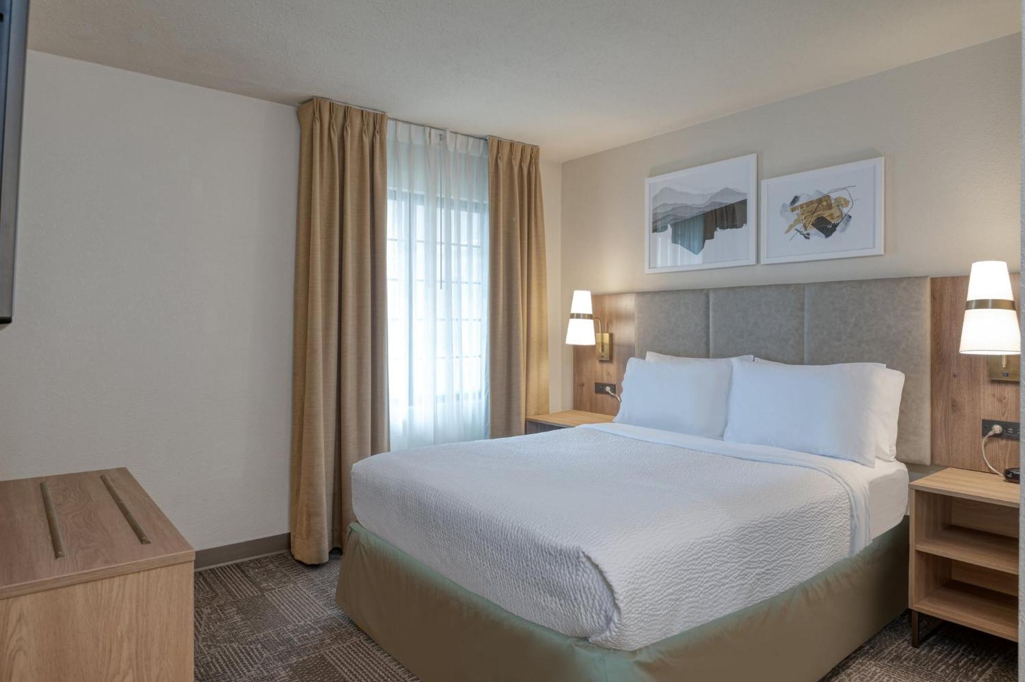Hotel Staybridge Airport Lehigh Valley By Ihg 3*